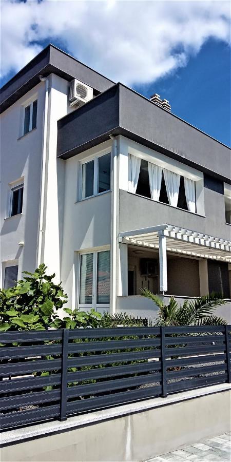 Apartment Ivetka Banjol Exterior photo